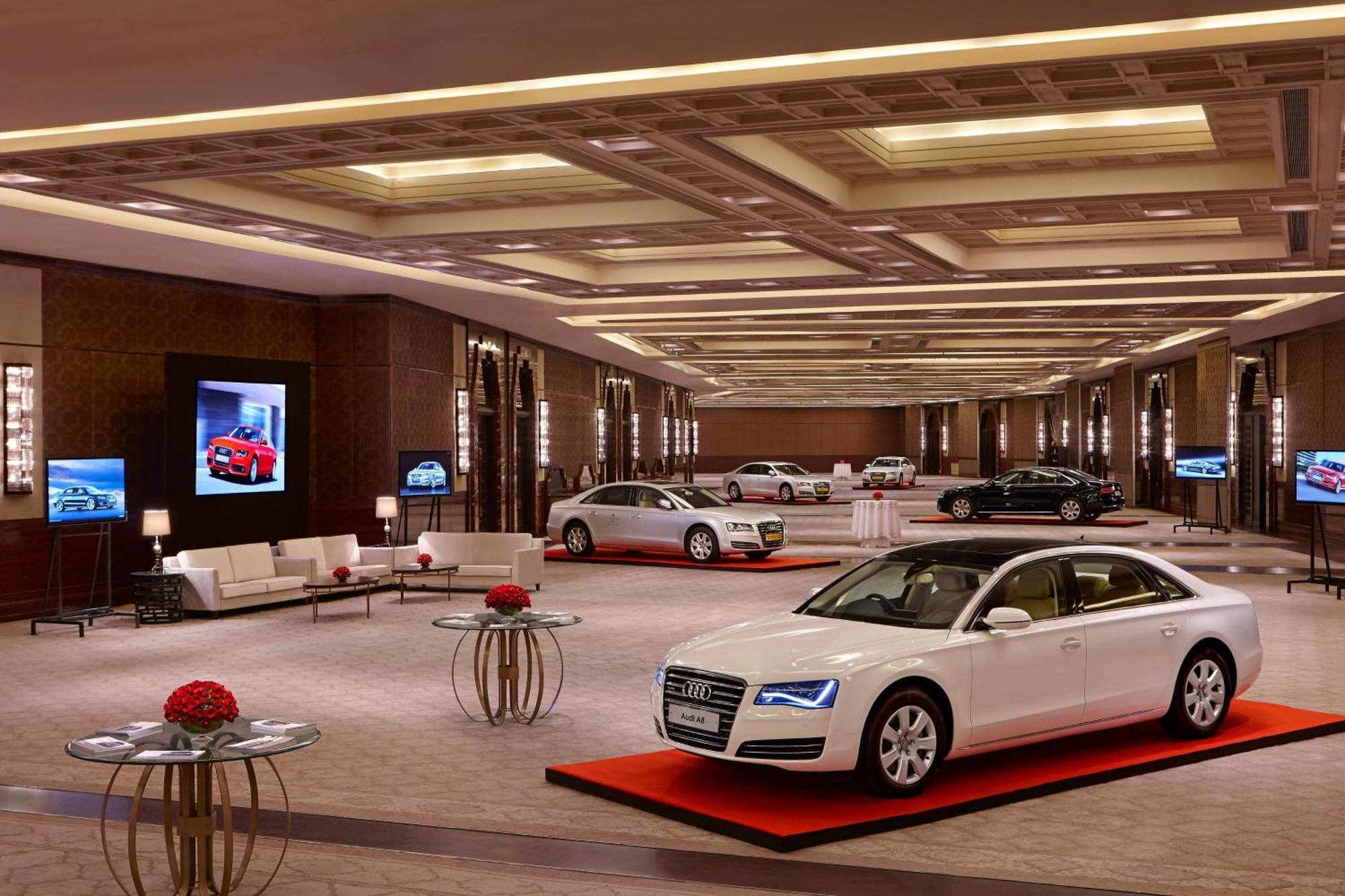 Itc Grand Chola, A Luxury Collection Hotel, Τσενάι Εξωτερικό φωτογραφία Audi showroom in India