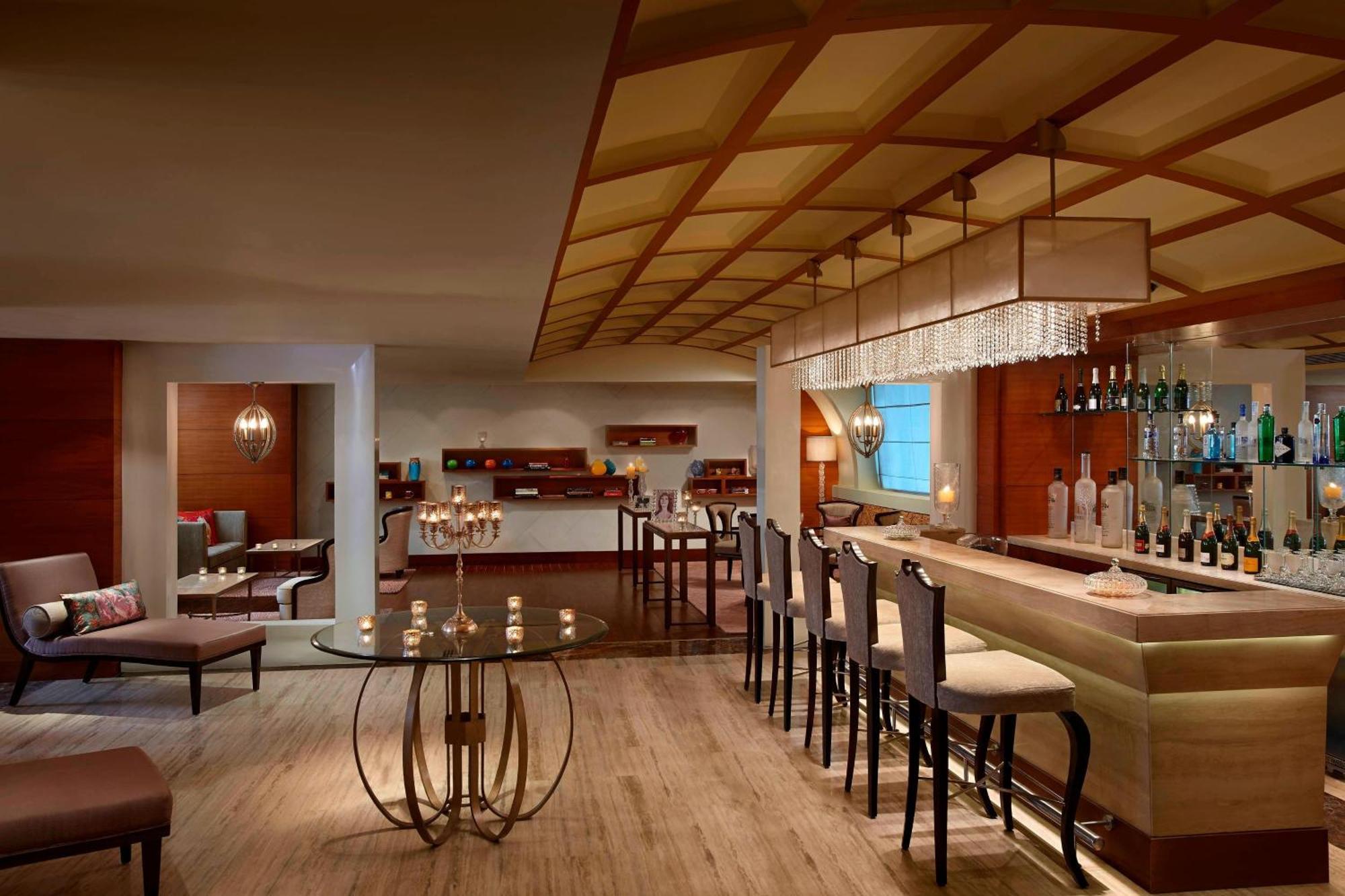 Itc Grand Chola, A Luxury Collection Hotel, Τσενάι Εξωτερικό φωτογραφία The bar at the Westin