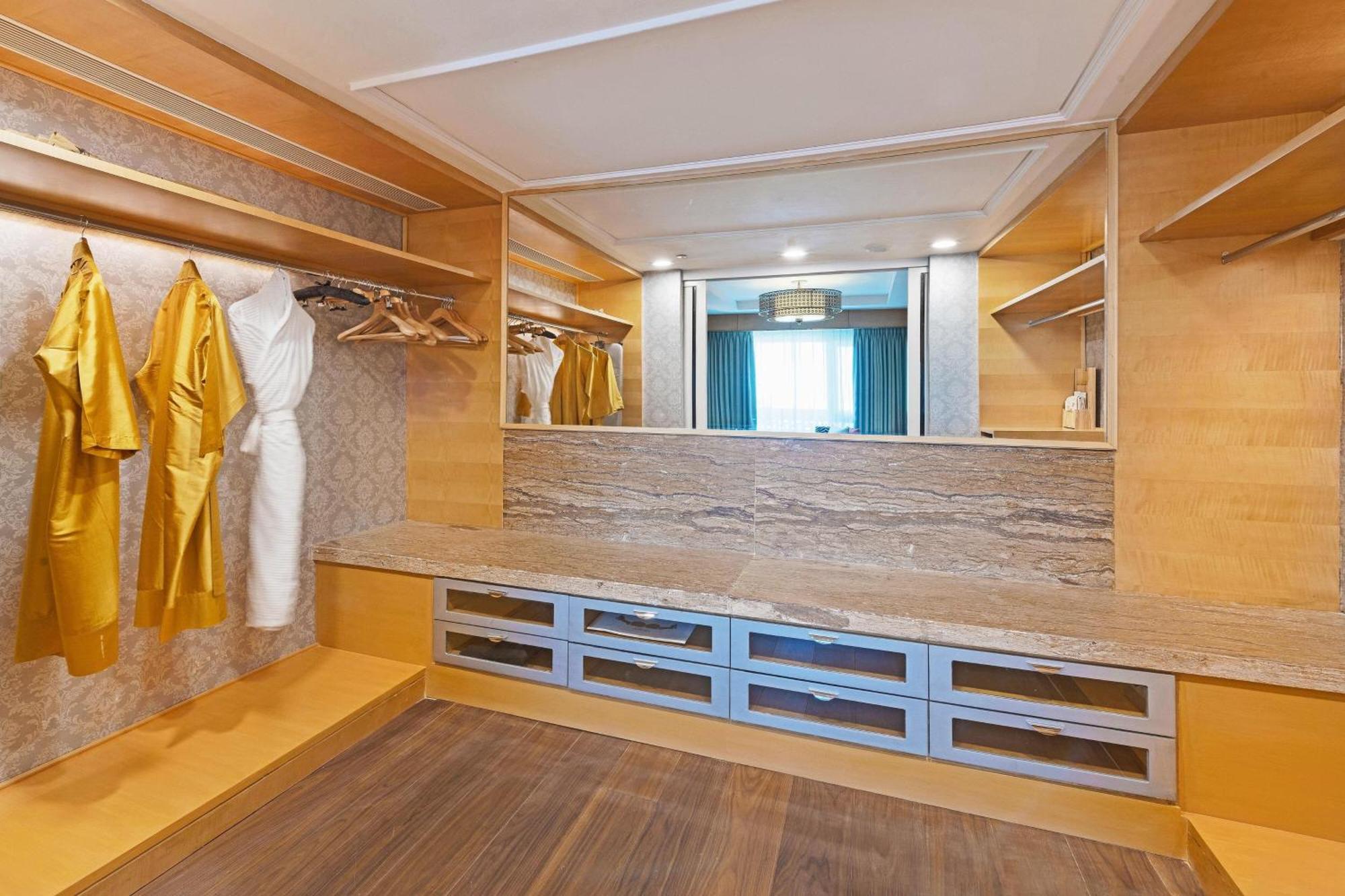 Itc Grand Chola, A Luxury Collection Hotel, Τσενάι Εξωτερικό φωτογραφία A walk-in closet